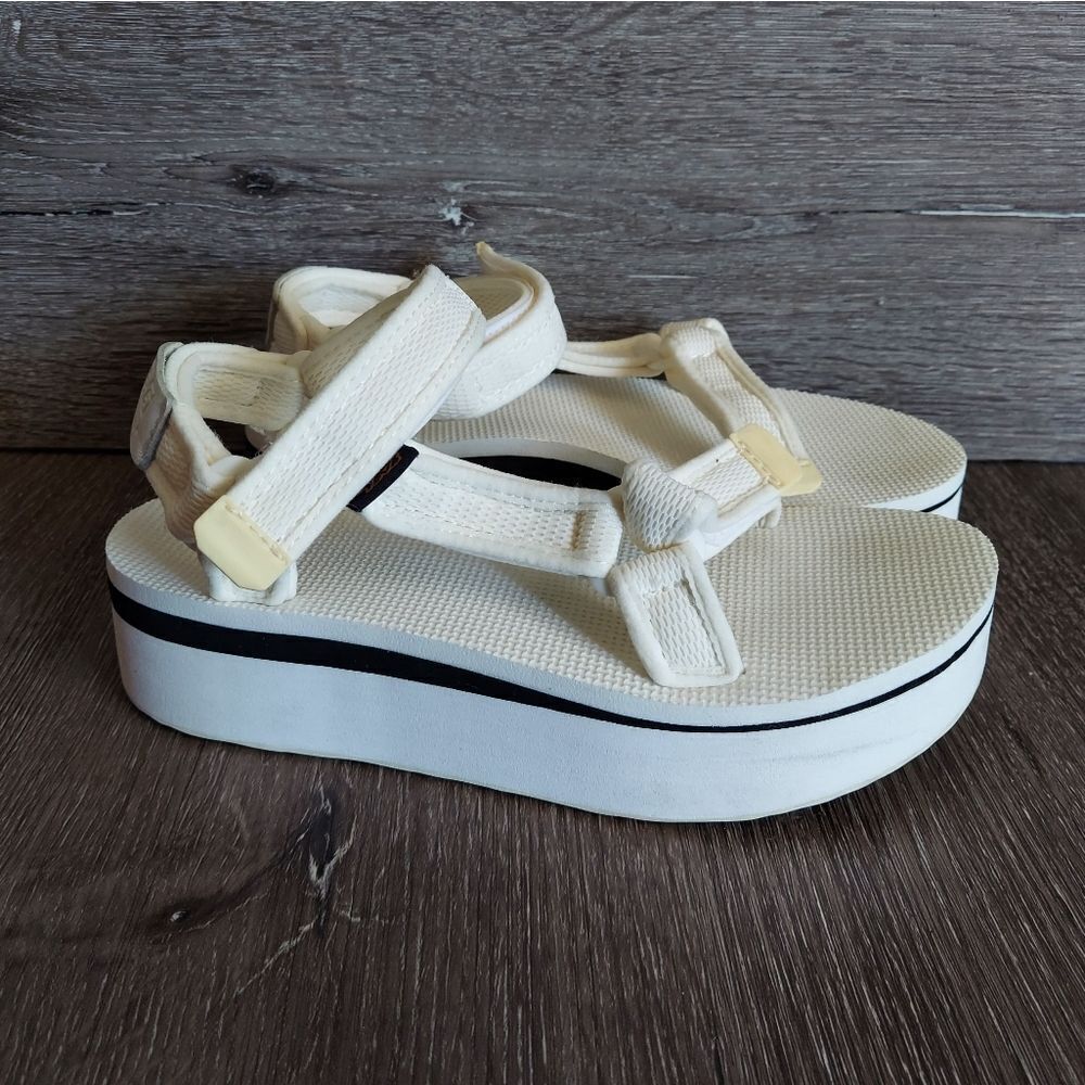 Teva Women's Flatform Universal Mesh Print Sandal Bright White size 7